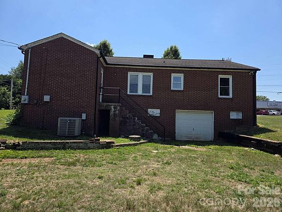 4th image of 744 Pleasant Hill Rd