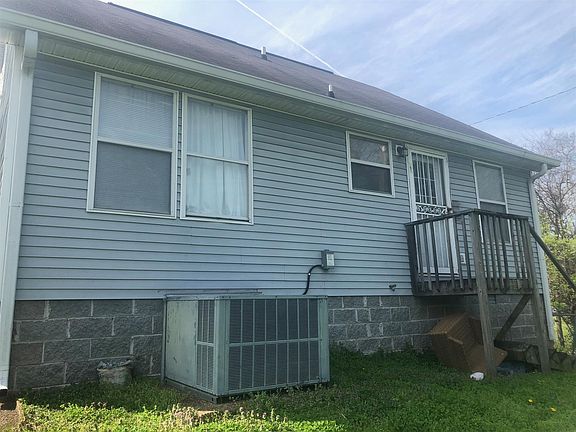 3rd image of 916B 32nd Ave N