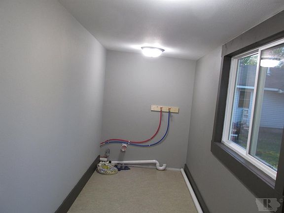 5th image of 514 N Center St