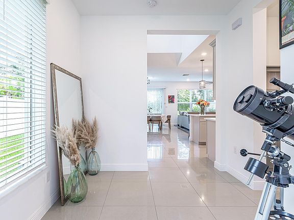 2nd image of 4326 Lago Drive