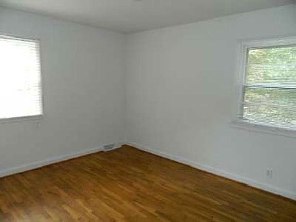 3rd image of 821 Williams St