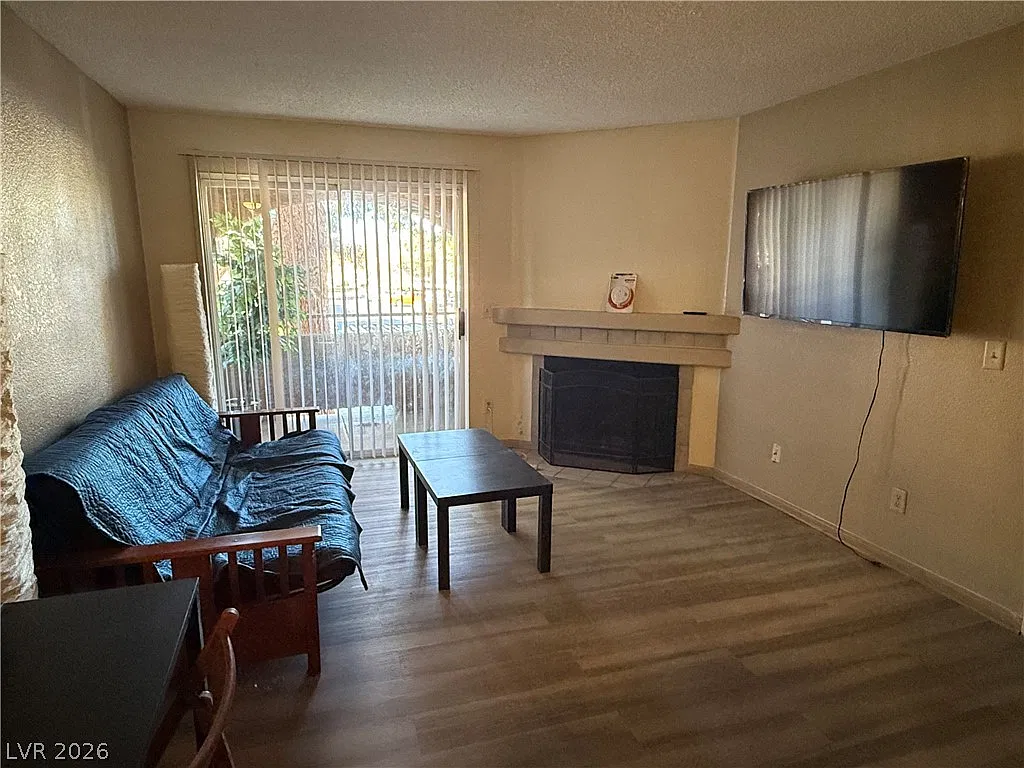 1 bed, 1.0 bath, 660 sqft, $1,000 — Photo 3
