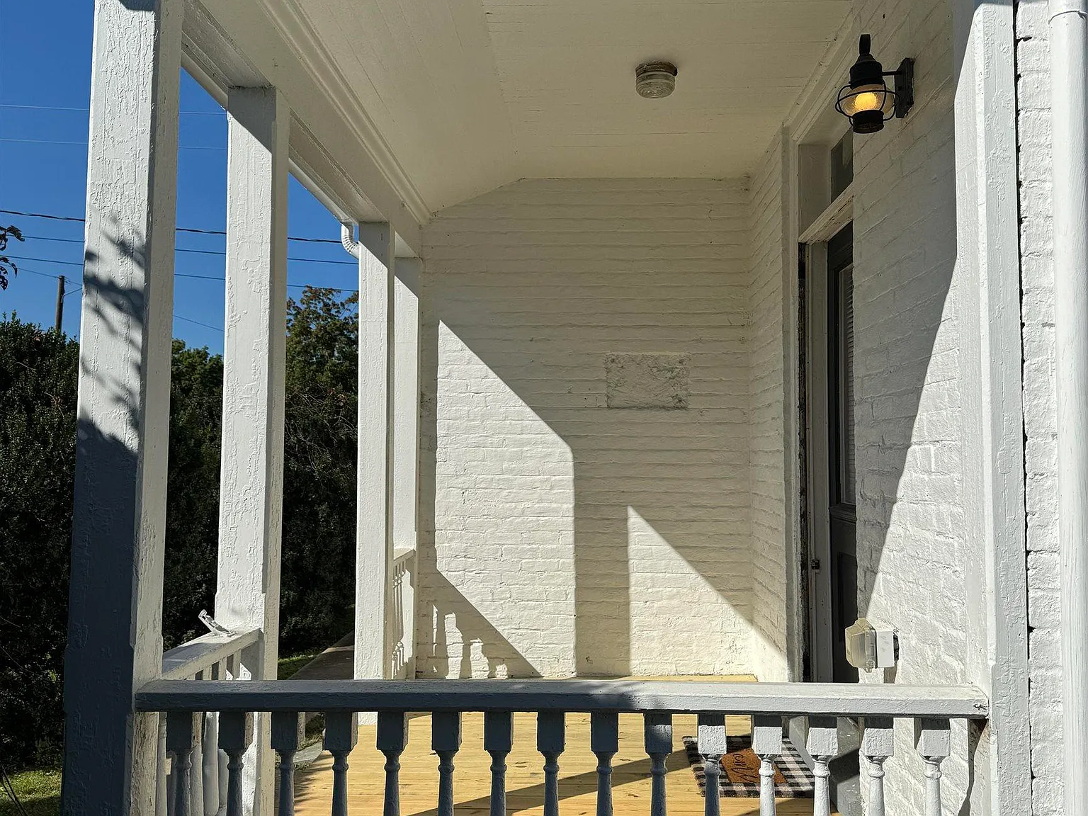 2 bed, 1.0 bath, 1572 sqft, $1,550 — Photo 3