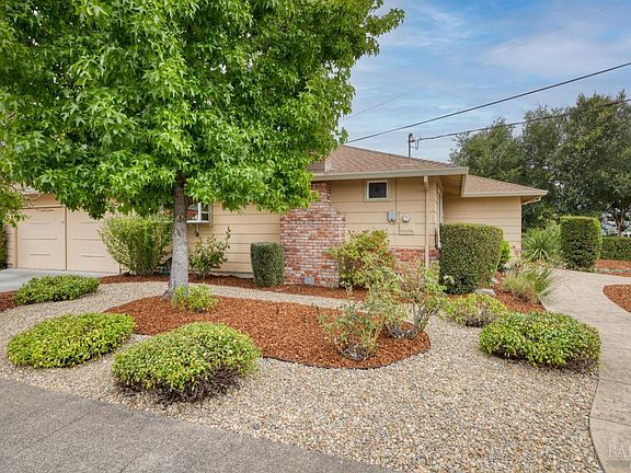 3rd image of 1633 Woodward Drive