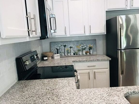 5th image of 2025 NW 42nd St Unit 2