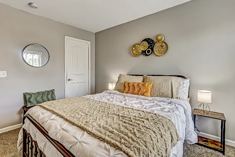 Lovely 3 bedroom townhome in convenient location, mins to airport — Photo 3