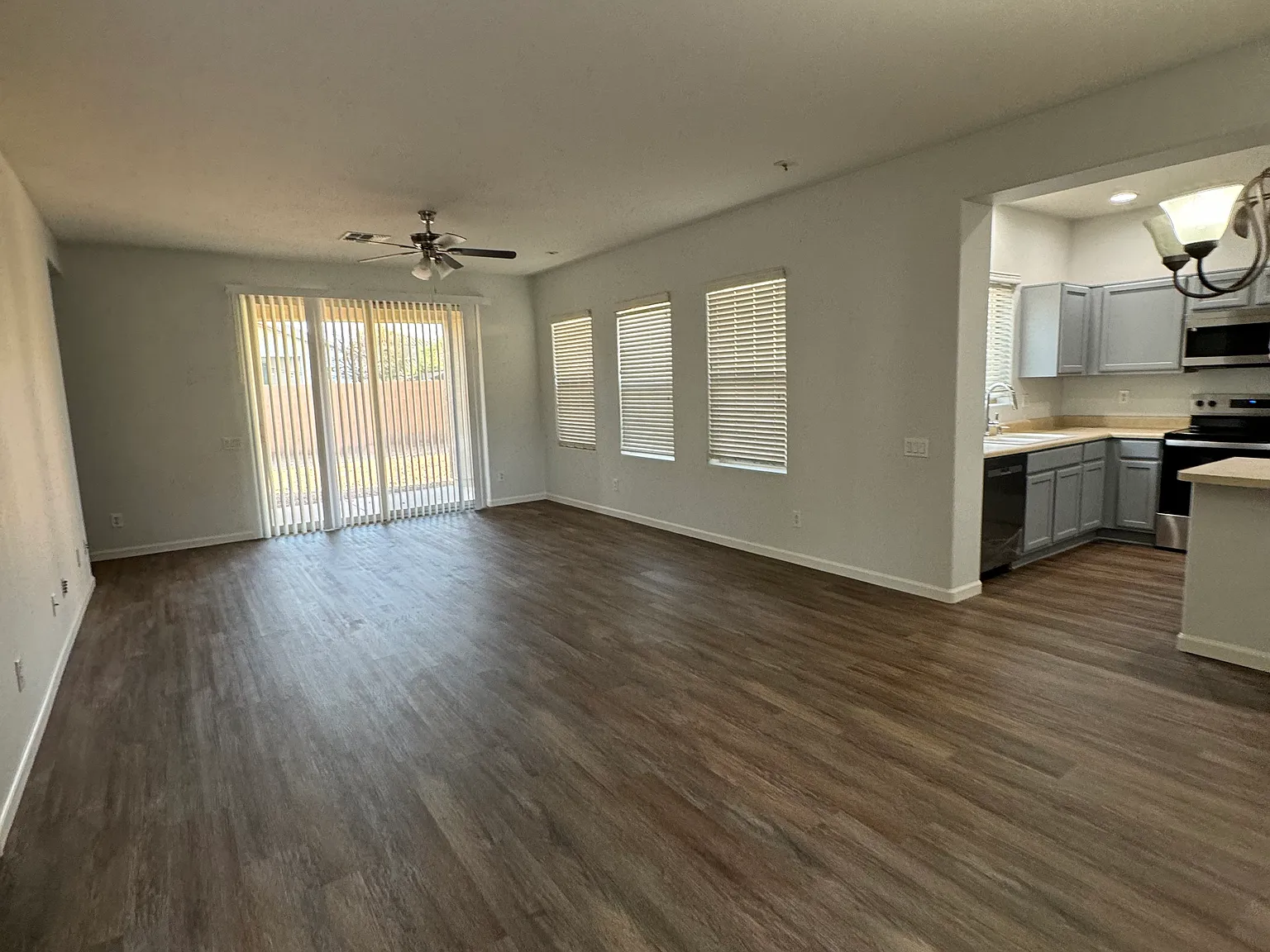 951 E Cherry Hills Dr — Photo 2