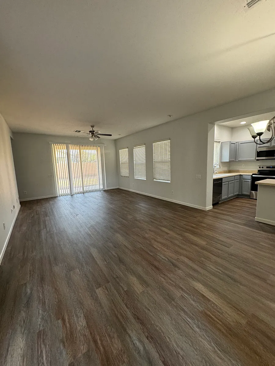 Building Photo - 951 E Cherry Hills Dr