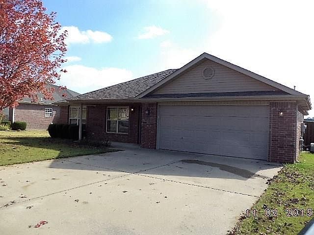 1st image of 405 Lion Dr N