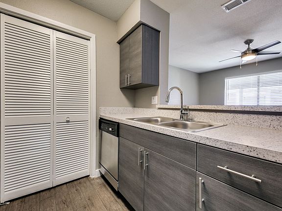 4th image of 2605 Franklin Dr #302