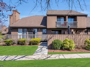190 Kingsberry Dr, Somerset, NJ 08873