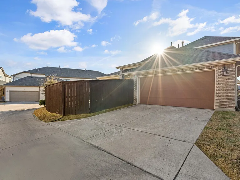 2812 Orchid St — Photo 69