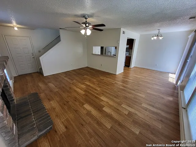 2 bed, 2.5 bath, 1160 sqft, $1,285 — Photo 4