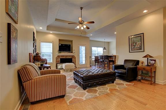 1st image of 152 Gallant Ct
