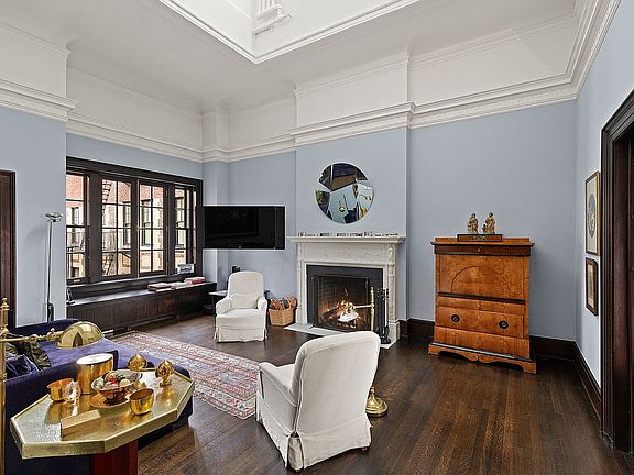 5th image of 1 W 64th St APT 12A