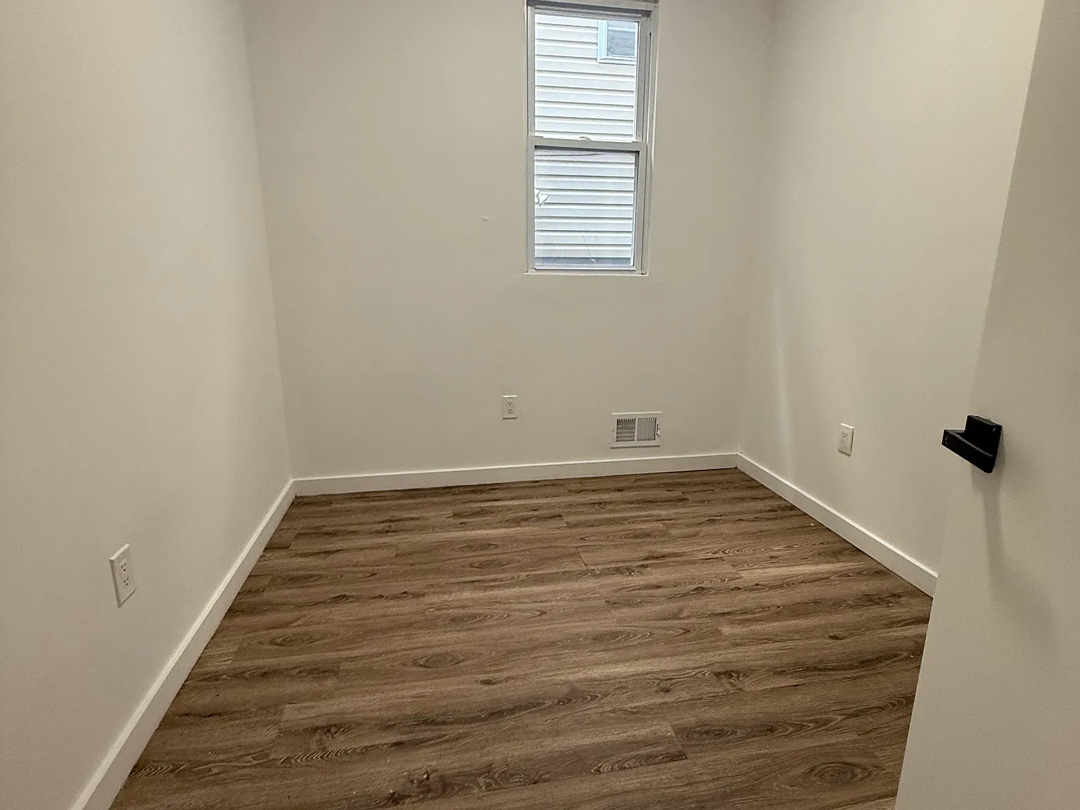 4 bed, $2,350 — Photo 4