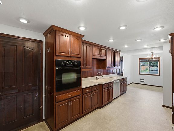 5th image of 955 State St