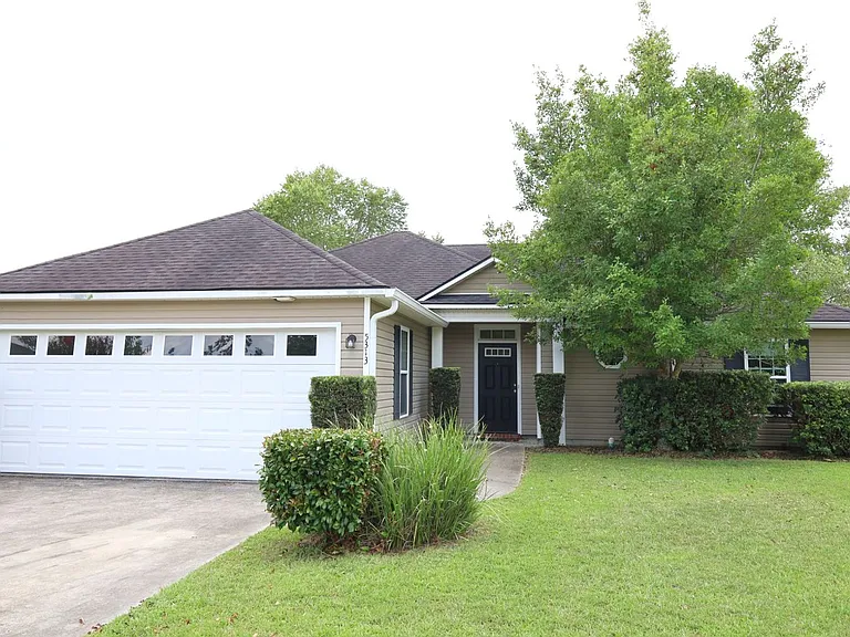5313 Vine Dr — Photo 1