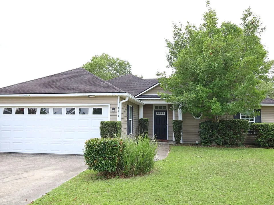 5313 Vine Dr