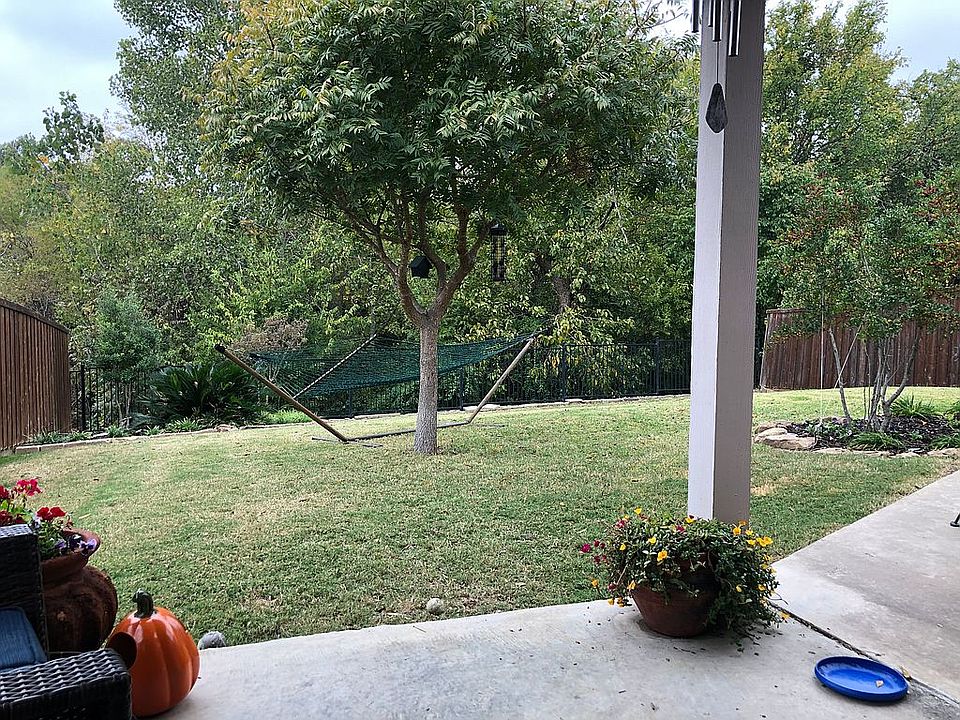 2nd image of 2833 Laurel Oak Dr