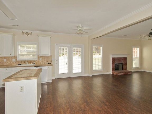 4th image of 1445 Woodpoint Way