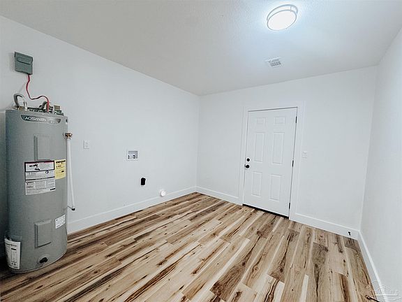 5th image of 2792 Christine St