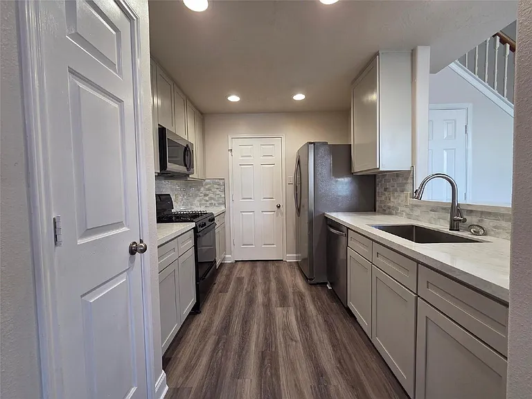 10903 Windfern Lakes St — Photo 4