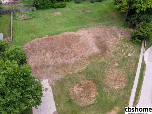 525 S 88th St, Omaha, NE 68114