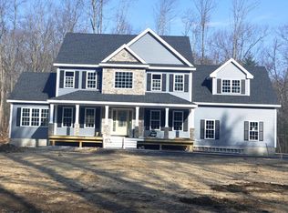 26 Bacon St, Pepperell, MA 01463