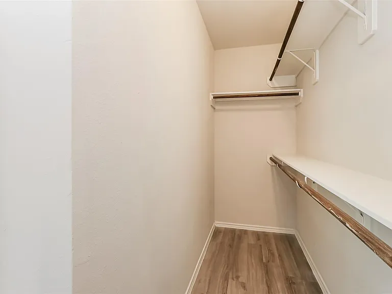 433 N Meadows Dr — Photo 8