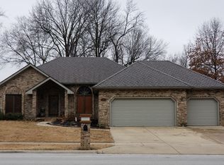 1818 E Lakewood St, Springfield, MO 65804