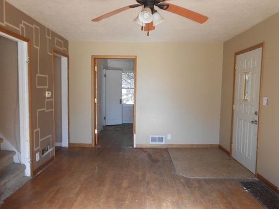 2nd image of 921 S 11th St