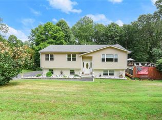 20 Queens Way, Mahopac, NY 10541