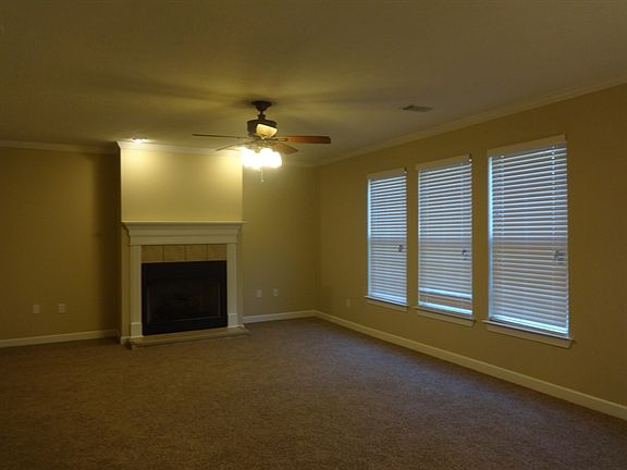 3rd image of 605 Ventana Dr