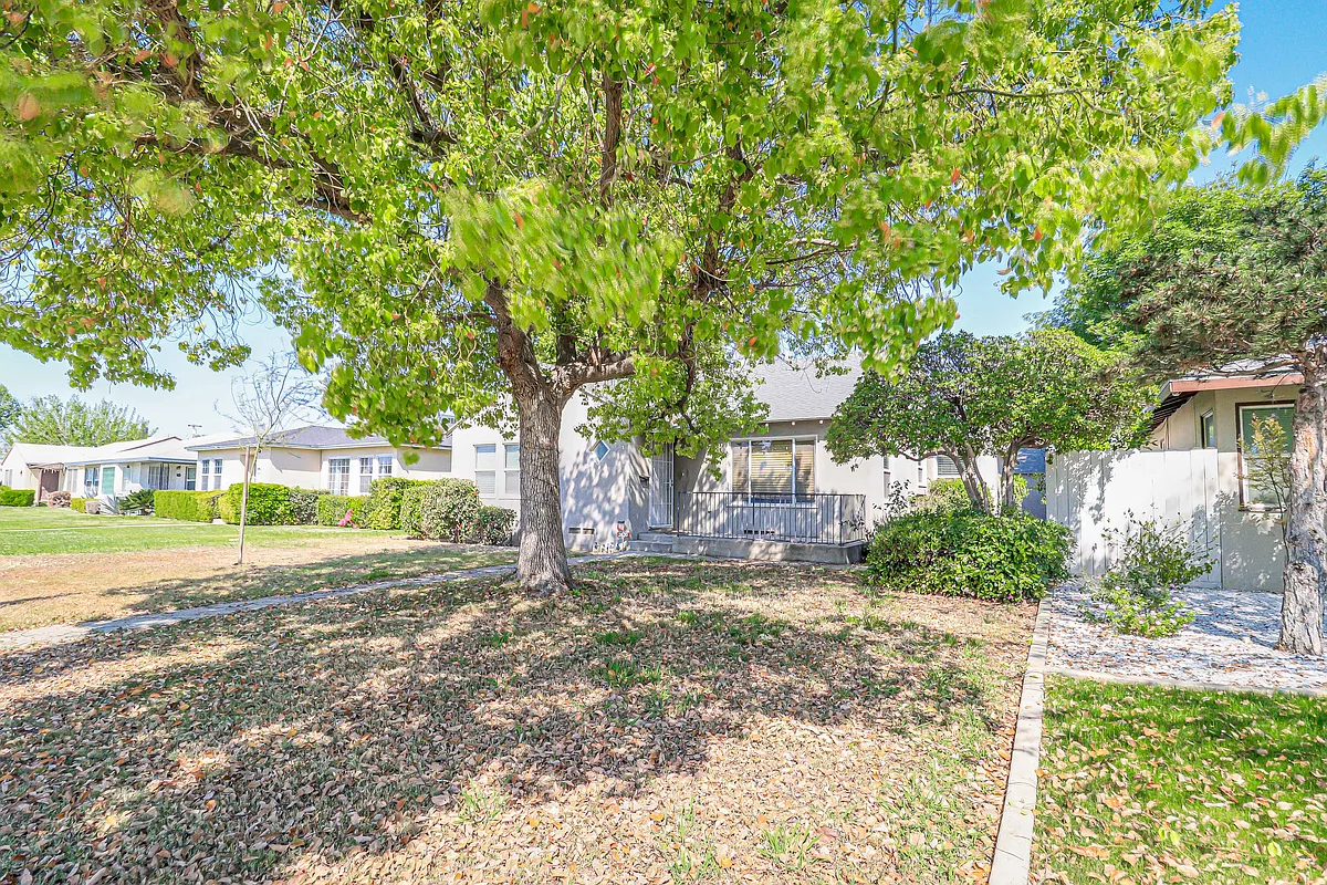 Building Photo - 2620 Truxtun Ave