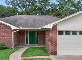 5525 Somerford Ln, Bryan, TX 77802
