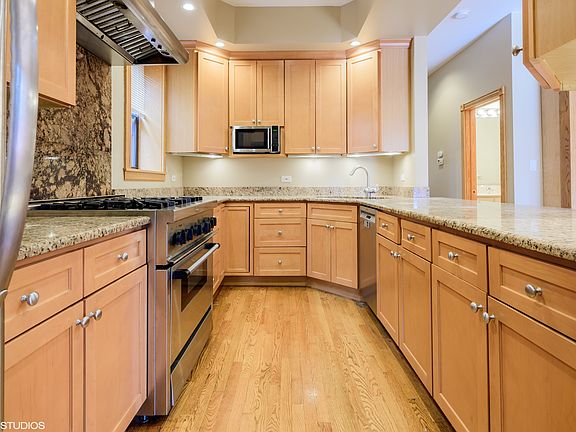 2nd image of 665 W Wellington Ave APT 1