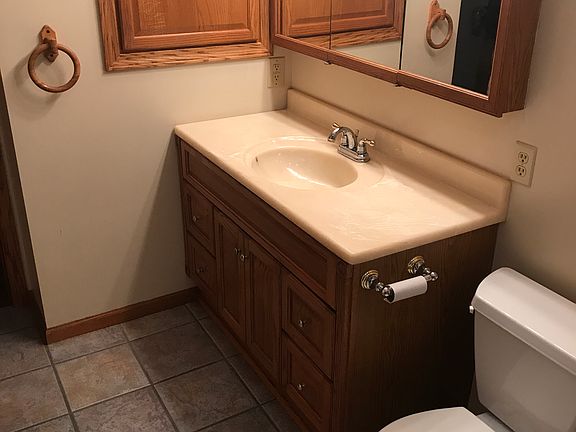 Main bathroom 