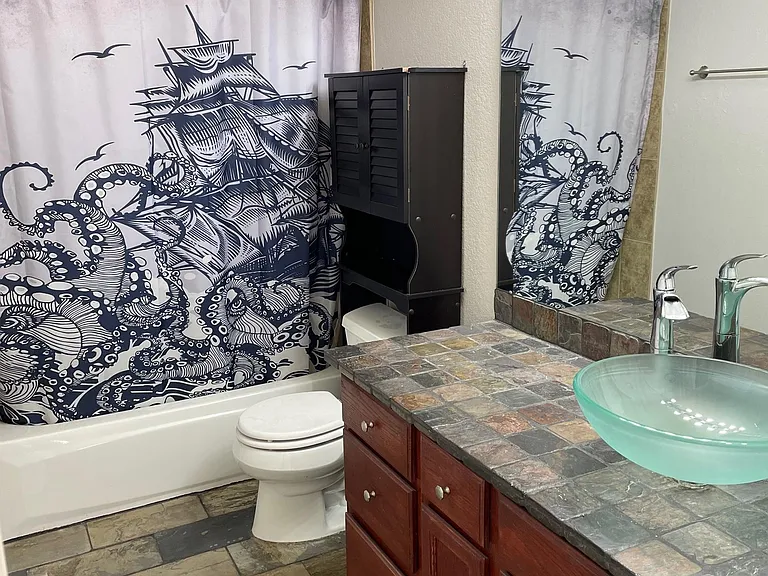 Master Bath - Upstairs