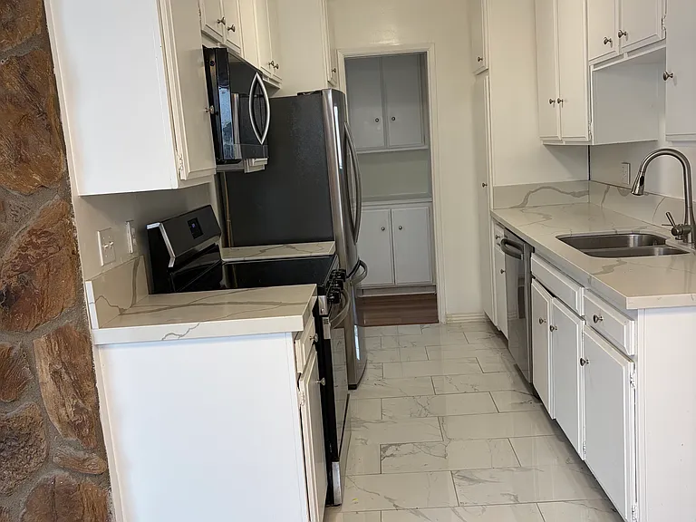 11929 Kiowa Ave — Photo 13