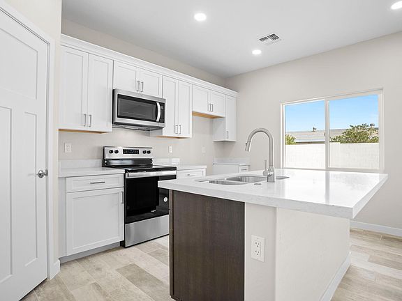 4th image of 15945 S Glen Cir