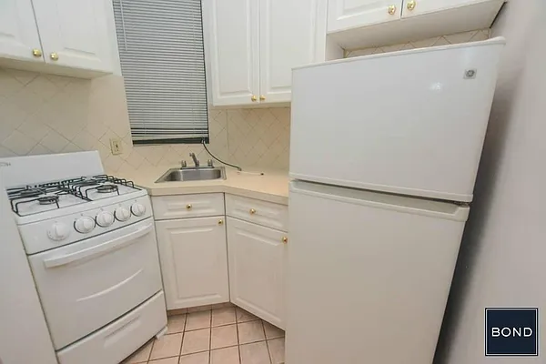 Rented by Bond New York | media 3