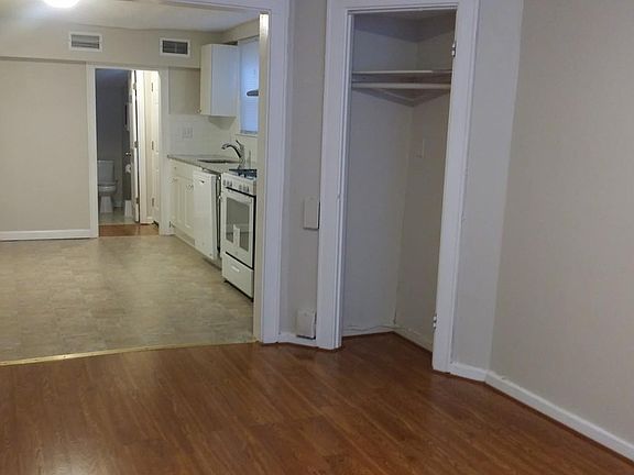 5th image of 247 Arlington St #2