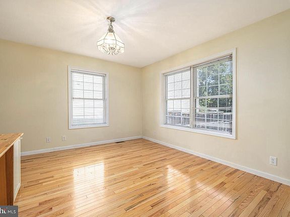4th image of 231 S Main St