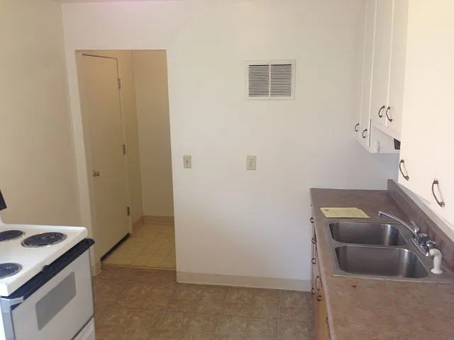 1 bed, 1.0 bath, $895 — Photo 4
