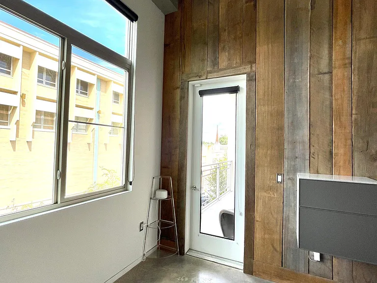 Adjacent side door from the master bedroom to the balcony