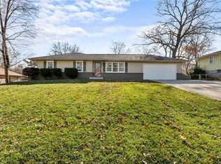 8913 W 48th St, Shawnee, KS 66203