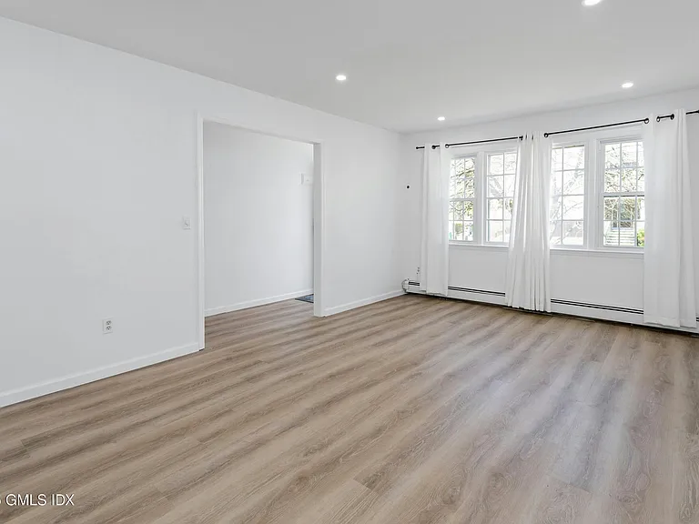 17112 Henry St — Photo 5