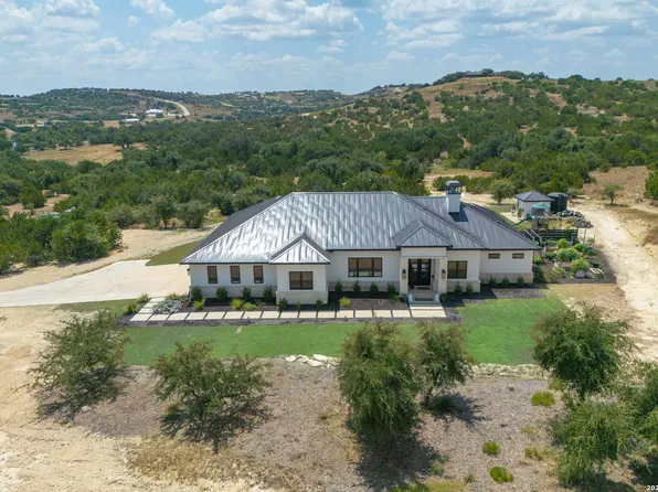 305 Big Sky Ct, Blanco, TX 78606
