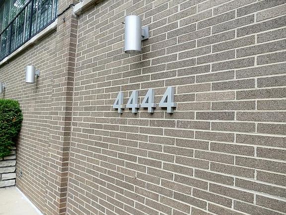 3rd image of 4444 N Knoxville Ave APT 303